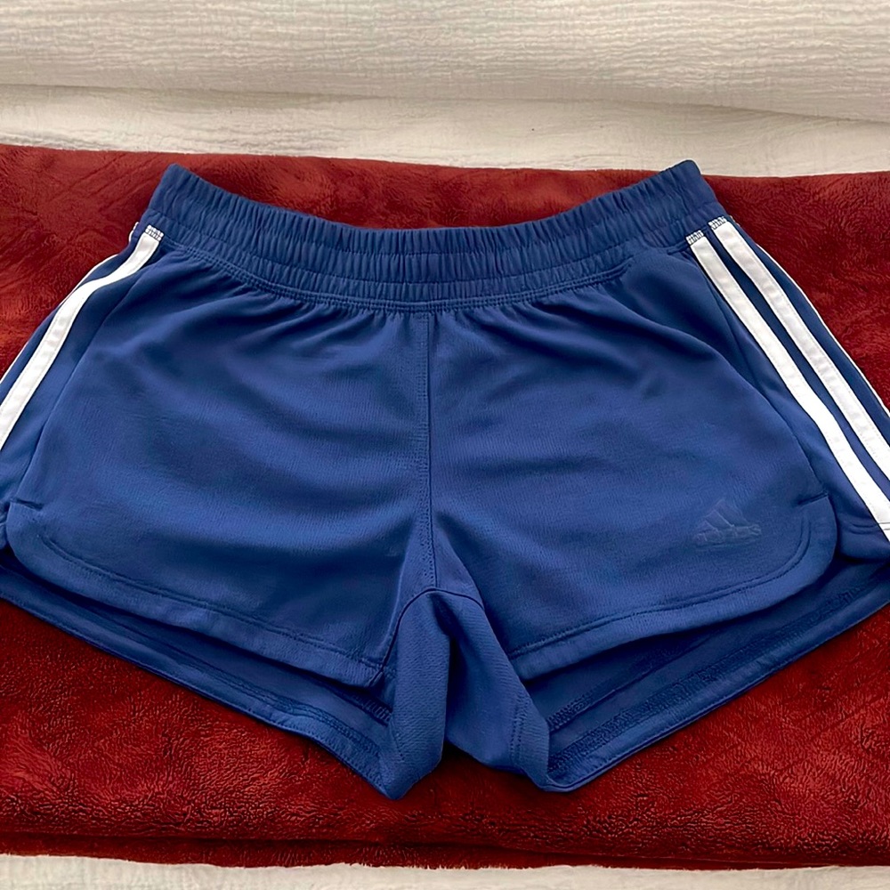 Extra comfy Adidas shorts. XS. Like new. 🤩